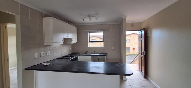 To Let 2 Bedroom Property for Rent in Guldenland Western Cape